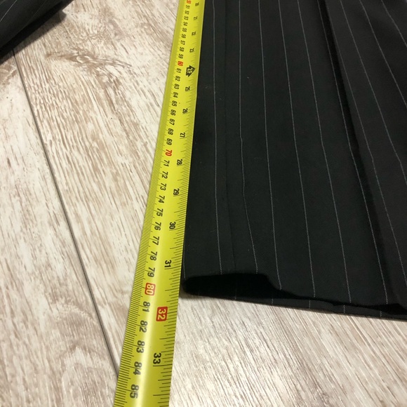 Beautiful pinstripe black and white suit - Picture 5 of 6